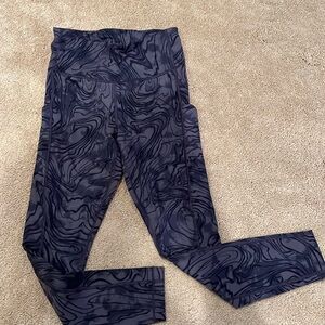 𝅺ATHLETA 7/8 ultimate stash pocket Blue print Leggings XS
